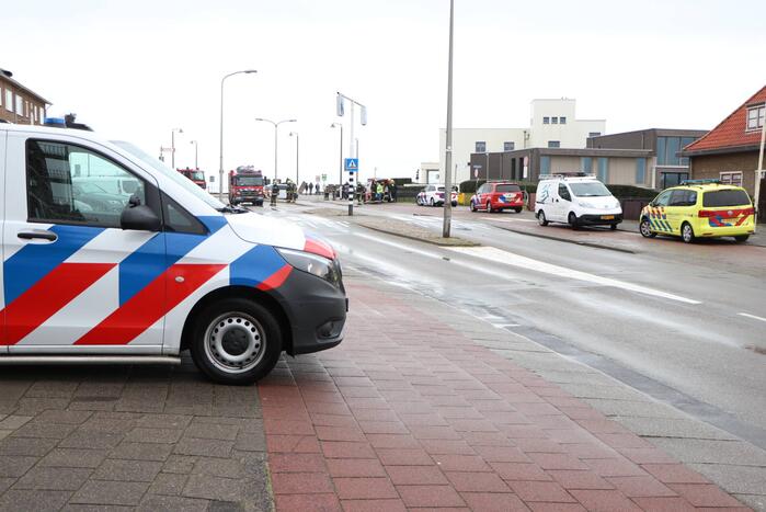 Groot stuk dak waait van flat