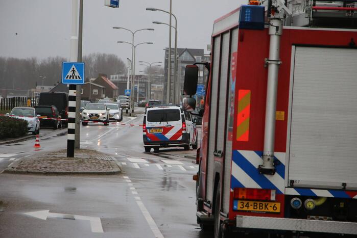 Groot stuk dak waait van flat