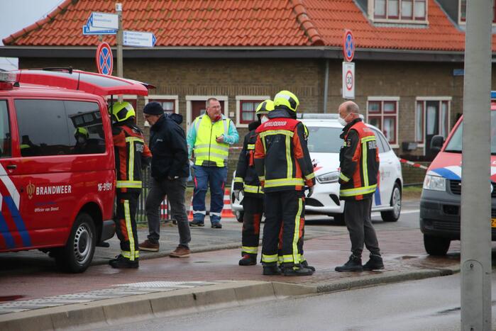 Groot stuk dak waait van flat