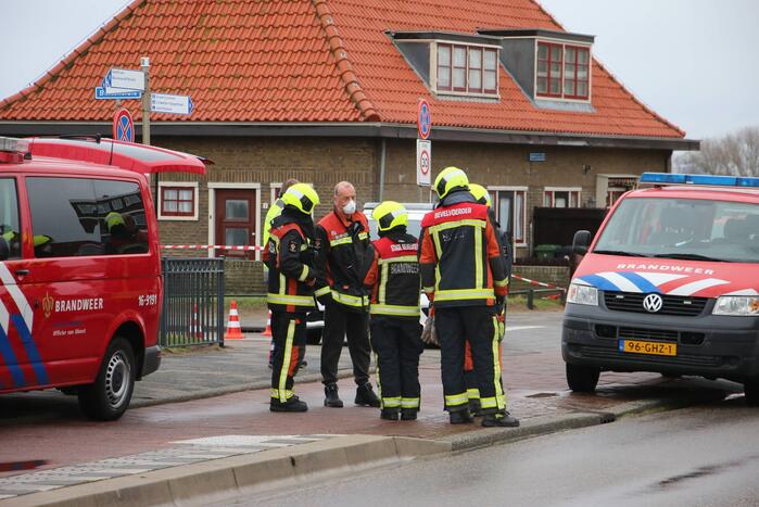 Groot stuk dak waait van flat