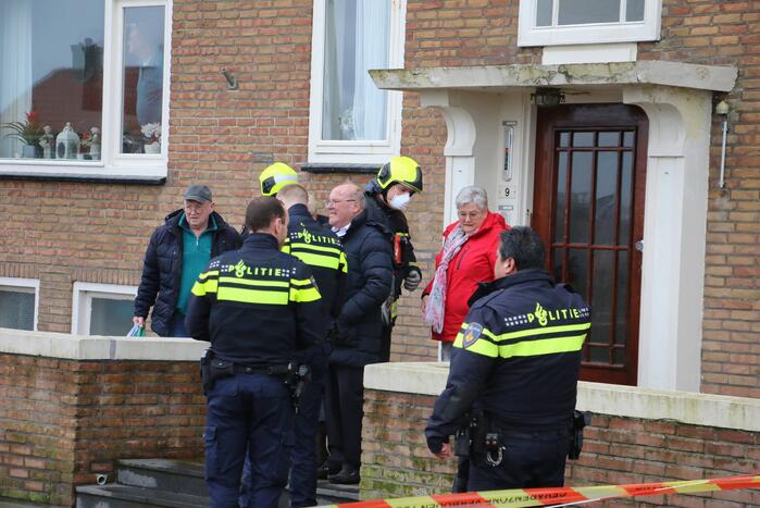 Groot stuk dak waait van flat