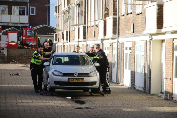 Groot stuk dak waait van flat