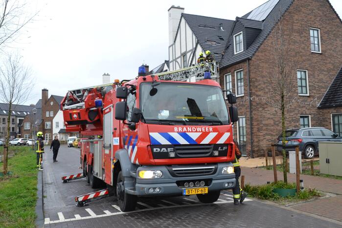 Dakpannen waaien van dak