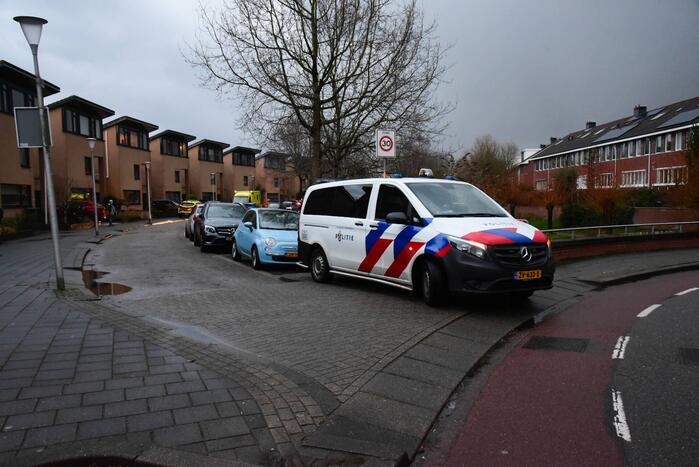 Traumahelikopter landt voor assistentie van ambulance