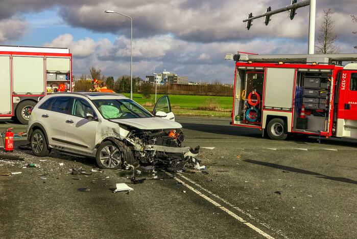 Gewonde uit auto geknipt na ongeval