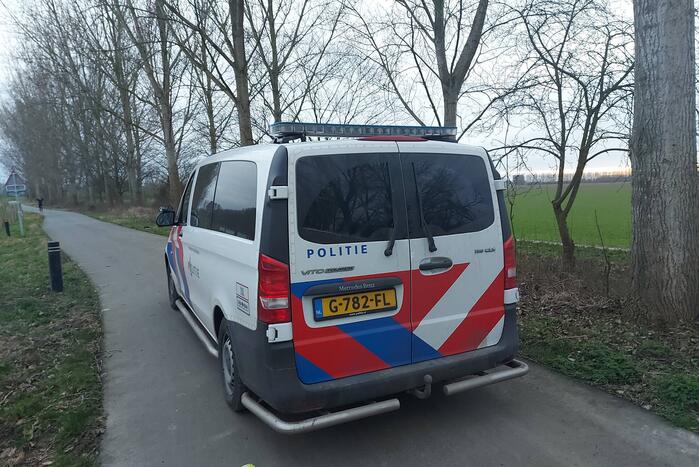 Hertje rent tegen hekwerk en raakt gewond