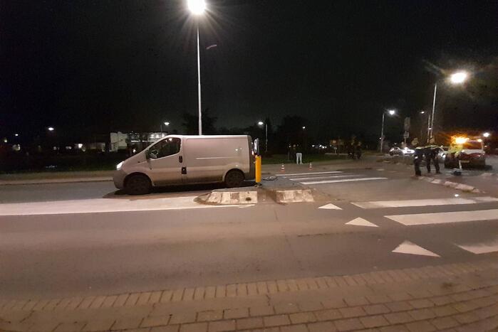 Fietser ernstig gewond na ongeval met bestelbus