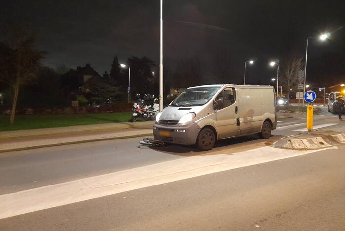 Fietser ernstig gewond na ongeval met bestelbus
