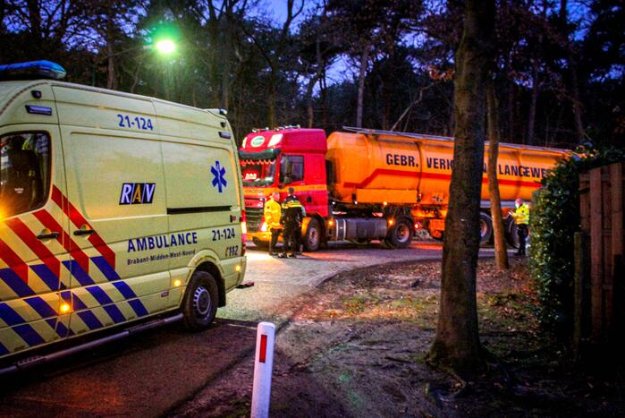Fietser ernstig gewond na ongeval met vrachtwagen
