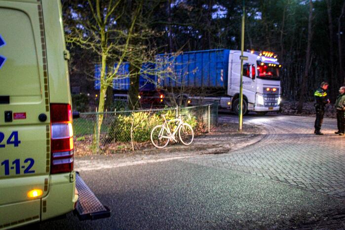 Fietser ernstig gewond na ongeval met vrachtwagen