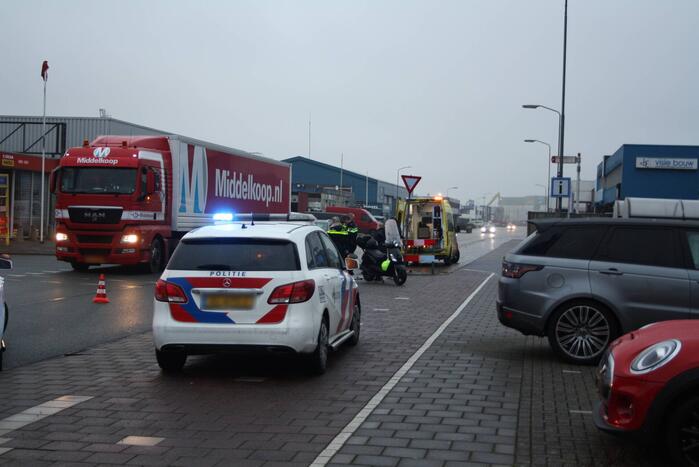 Snorfietser gewond door ongeval met personenauto