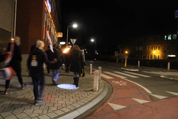 Fakkeltocht in Goes tegen coronamaatregelen