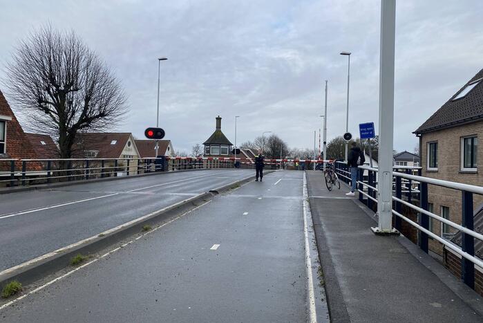 Verkeer staat vast voor Woubrugsebrug in storing