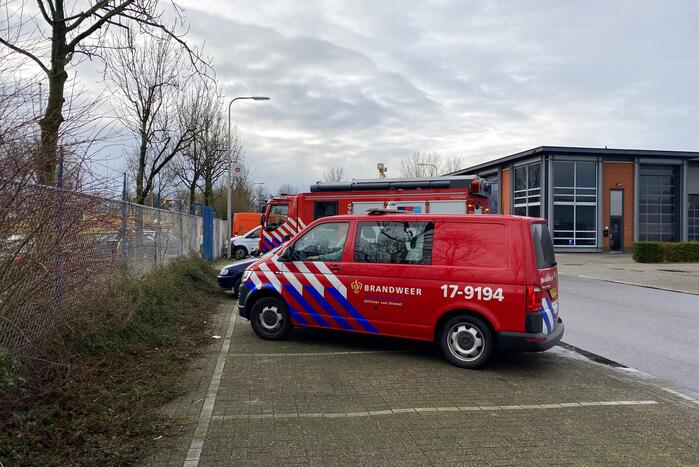 Bedrijfspand ontruimd vanwege gaslucht in hal