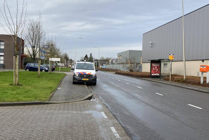 Bedrijfspand ontruimd vanwege gaslucht in hal