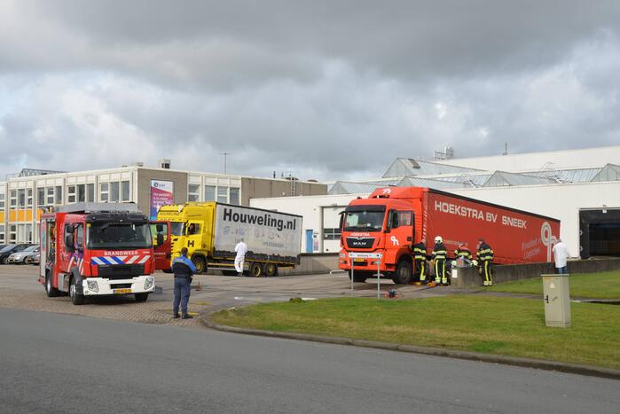 Vrachtwagenchauffeur rijdt dieseltank lek