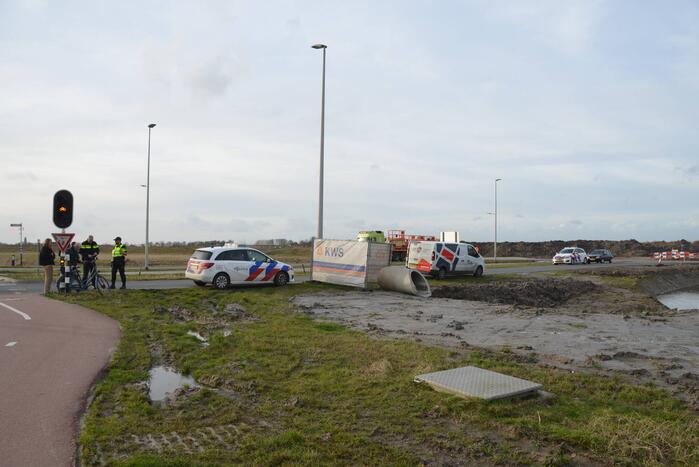 Overstekende fietser aangereden door bestelbus