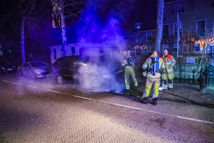 Brandweer opnieuw ingezet vanwege brand in auto
