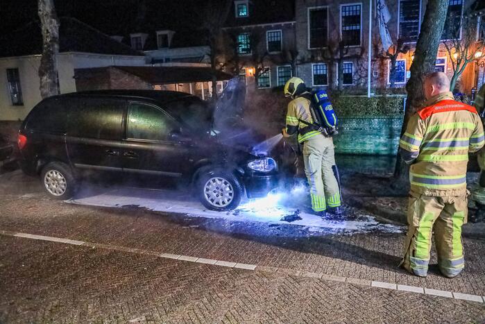 Brandweer opnieuw ingezet vanwege brand in auto