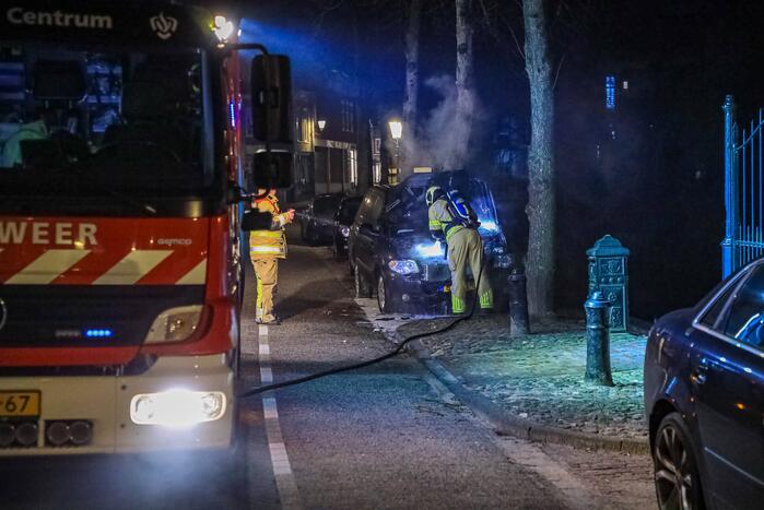 Brandweer opnieuw ingezet vanwege brand in auto