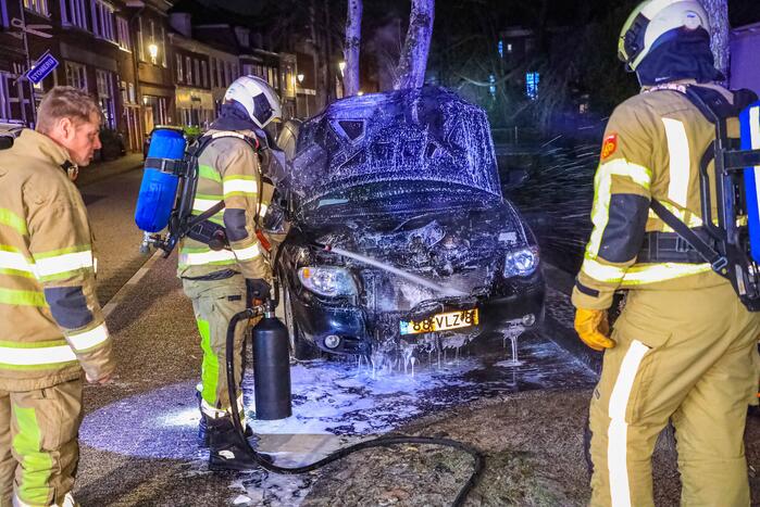 Brandweer opnieuw ingezet vanwege brand in auto