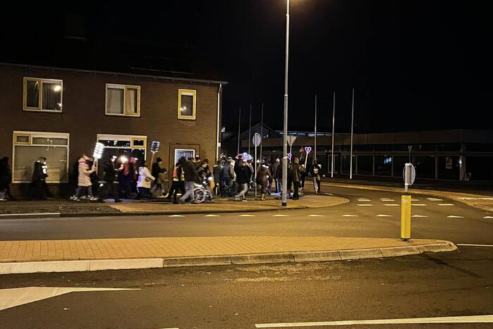Grote opkomst bij lichtjestocht tegen coronamaatregelen