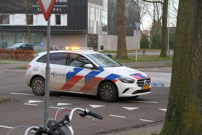 Fietser gewond bij botsing op rotonde