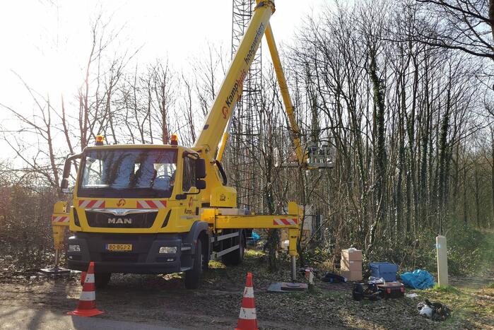 Herstel werkzaamheden afgebrande zendmast in volle gang