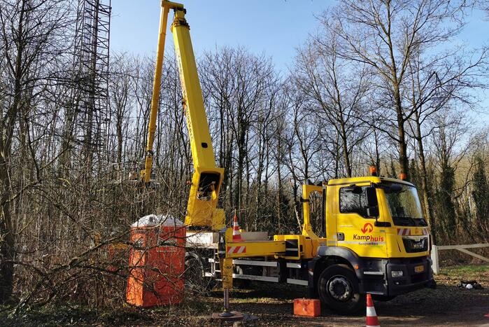 Herstel werkzaamheden afgebrande zendmast in volle gang