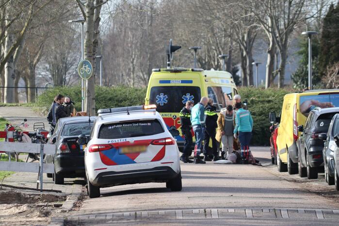 Fietser gecontroleerd na botsing met auto