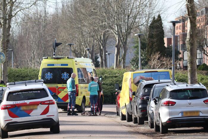 Fietser gecontroleerd na botsing met auto