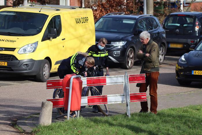 Fietser gecontroleerd na botsing met auto