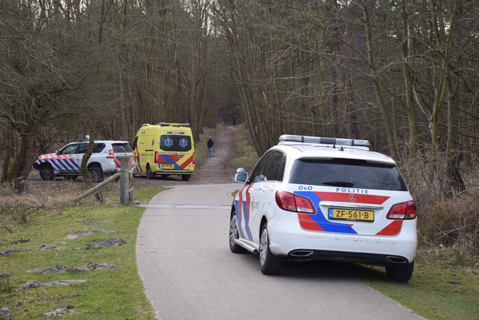Traumahelikopter landt midden in bos