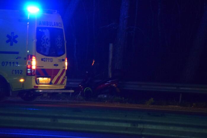Personenauto belandt door ongeval achterstevoren op snelweg