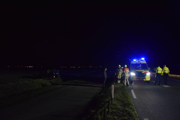 Voertuig belandt ondersteboven door ongeval
