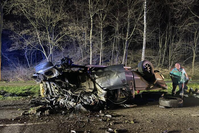 Personenauto total-loss na ernstig ongeval