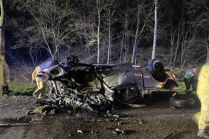 Personenauto total-loss na ernstig ongeval