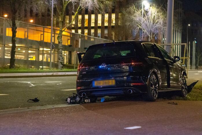 Gewonde bij botsing tegen verkeerspaal