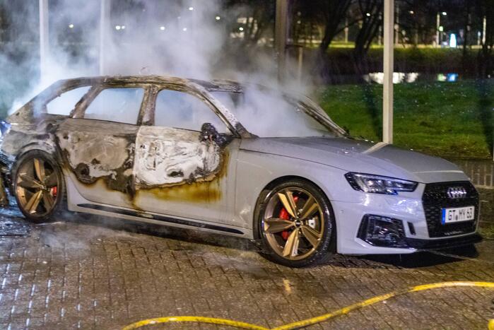 Audi met buitenlandse kenteken volledige uitgebrand
