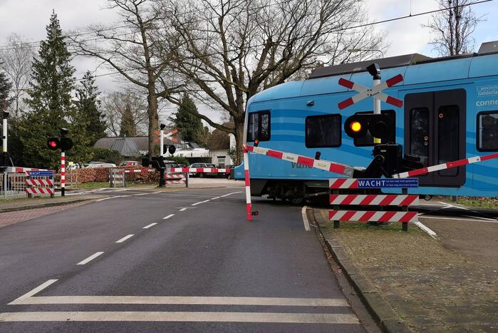 Spoorboom overweg kapot gereden