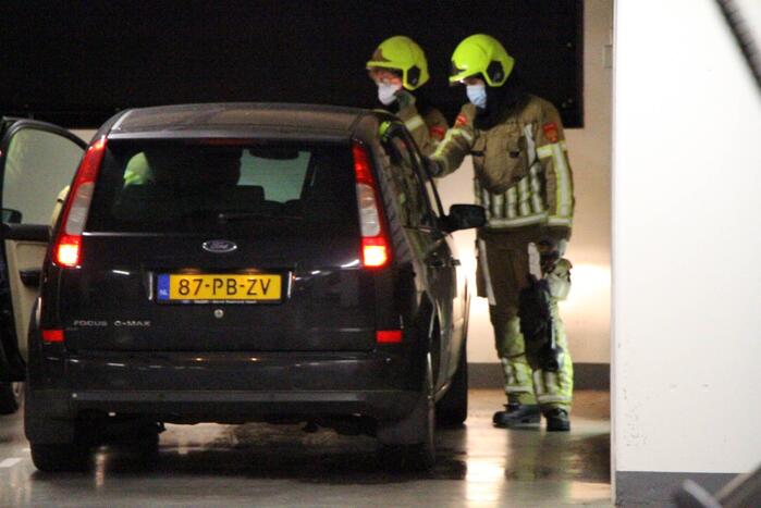 Brandweer dekt plas benzine af