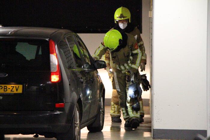 Brandweer dekt plas benzine af