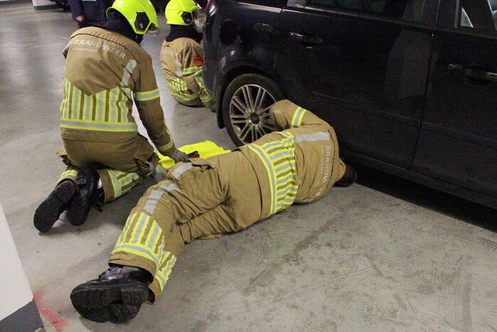 Brandweer dekt plas benzine af