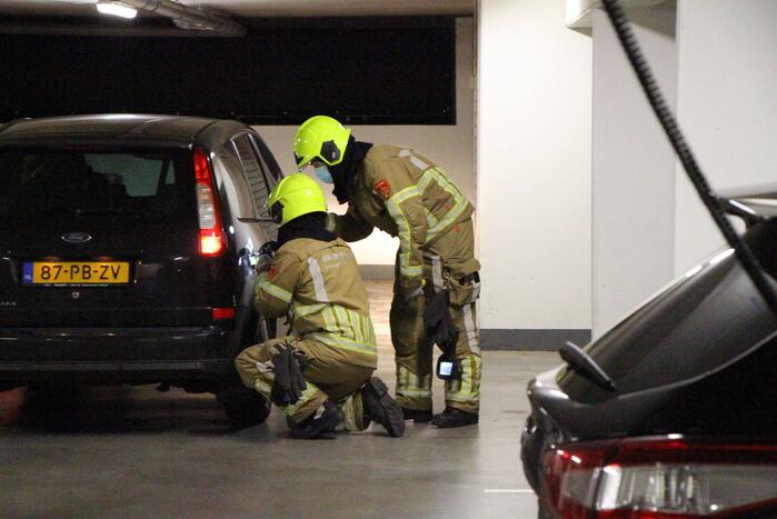 Brandweer dekt plas benzine af