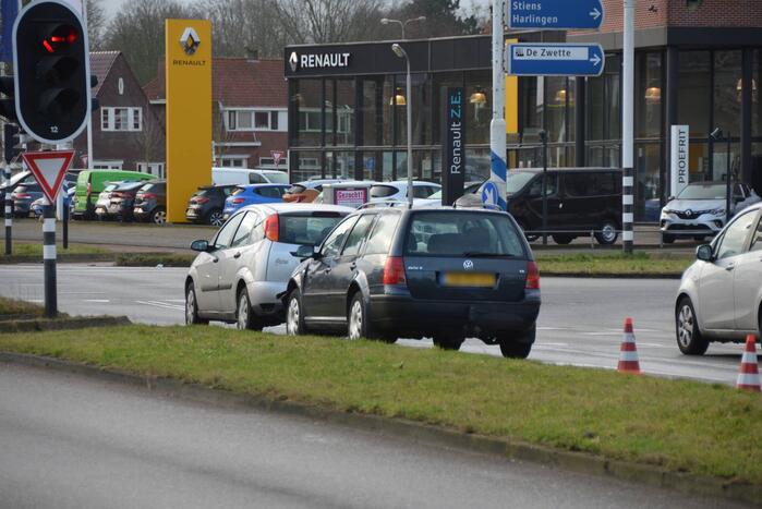 Automobilist botst op voorganger bij stoplicht