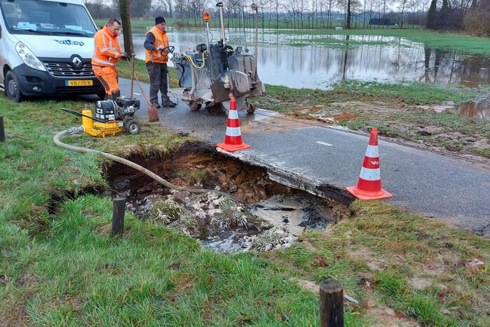 Weiland onder water door geknapte transportwaterleiding