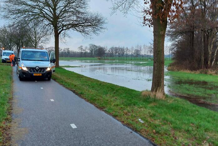 Weiland onder water door geknapte transportwaterleiding