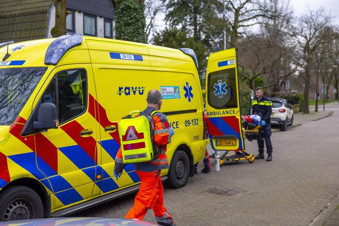 Traumahelikopter trekt veel bekijks met landing op voetbalveld