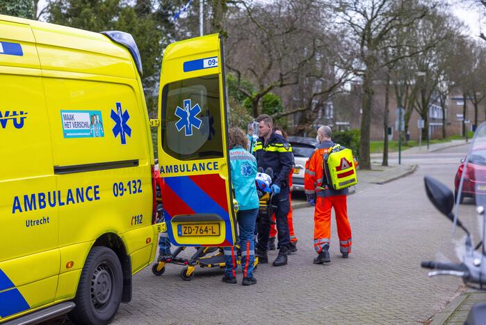 Traumahelikopter trekt veel bekijks met landing op voetbalveld