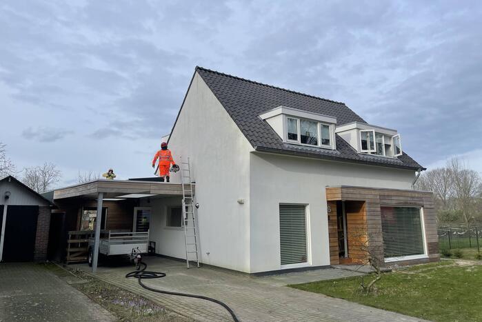Veel rook bij brand op zolder van woning